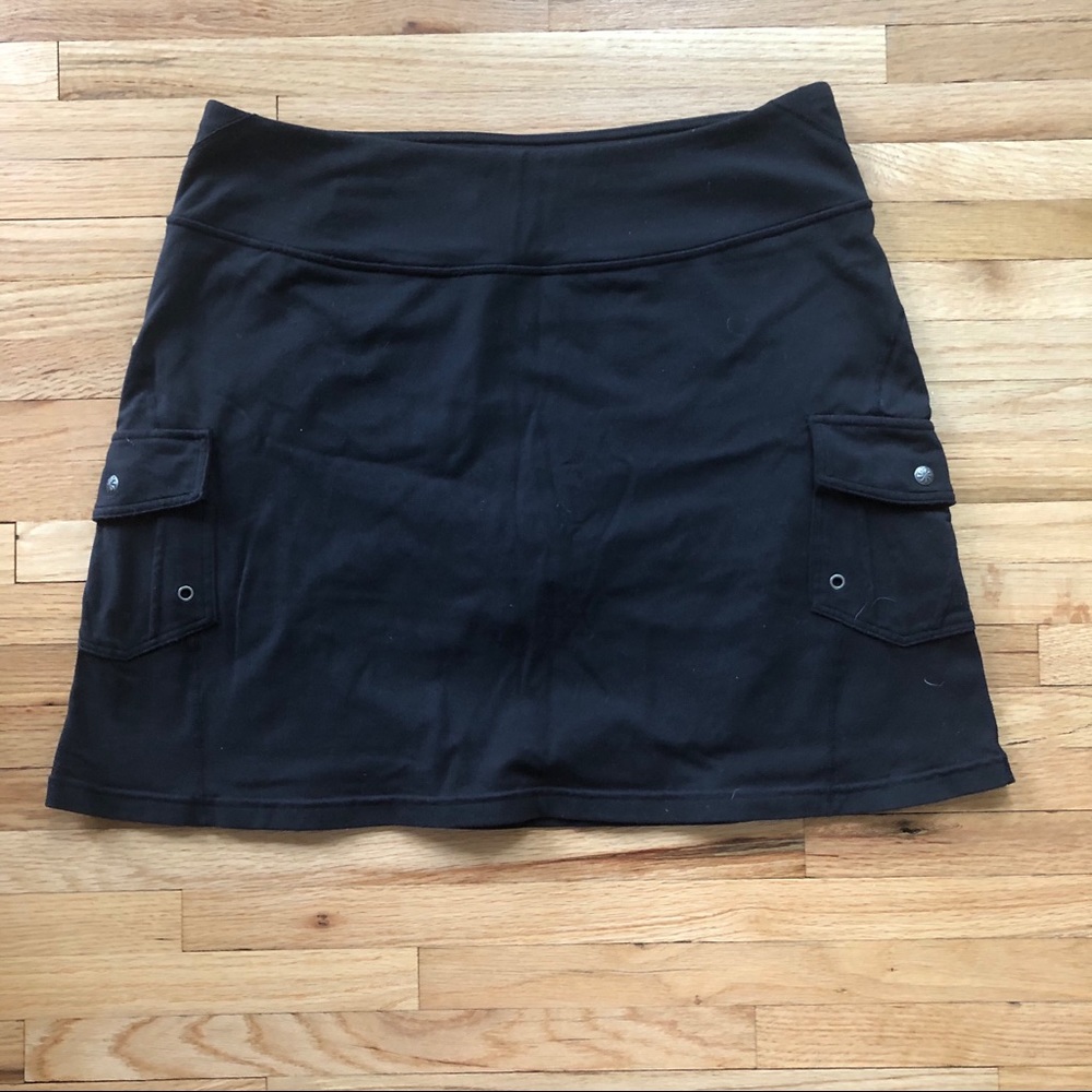 Athleta Black pocketed skirt size L